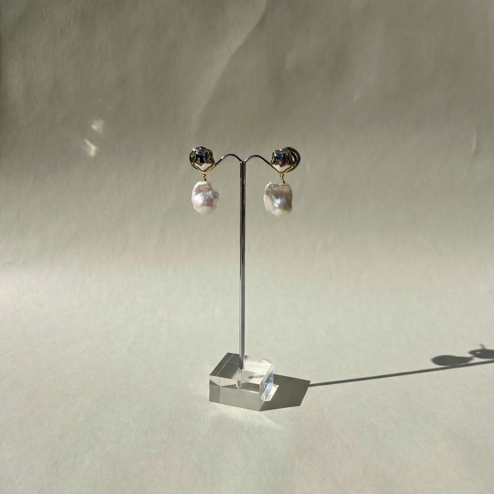 Aurora Pearl Earrings - Image 4